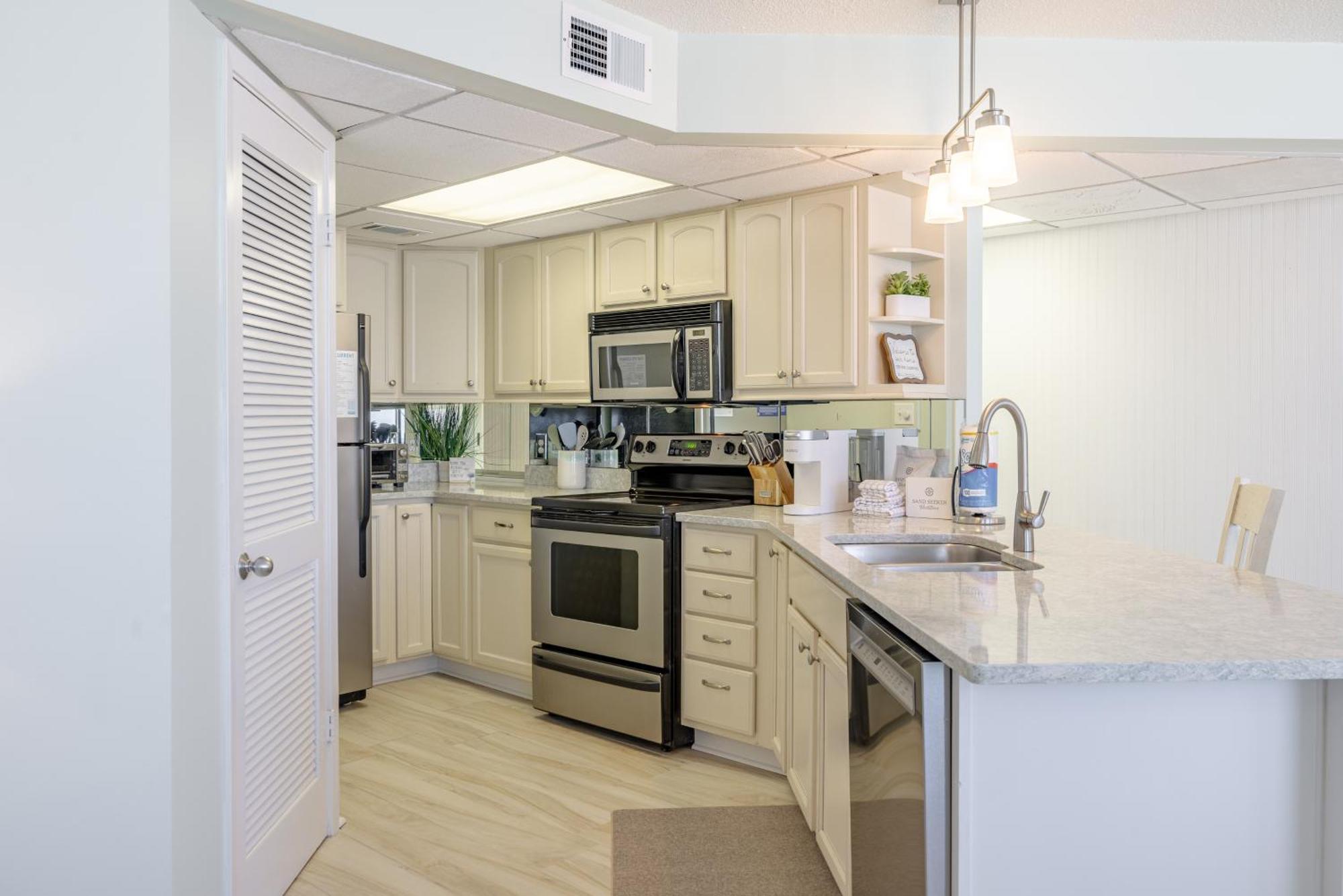 Aquavista Beach Resort By Sand Seeker Vacations Panama City Beach Bilik gambar